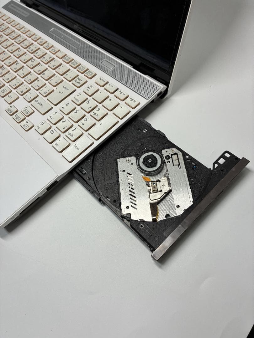 富士通 LIFEBOOK AH53/B3 i7 8550U 32GBSSD2TB