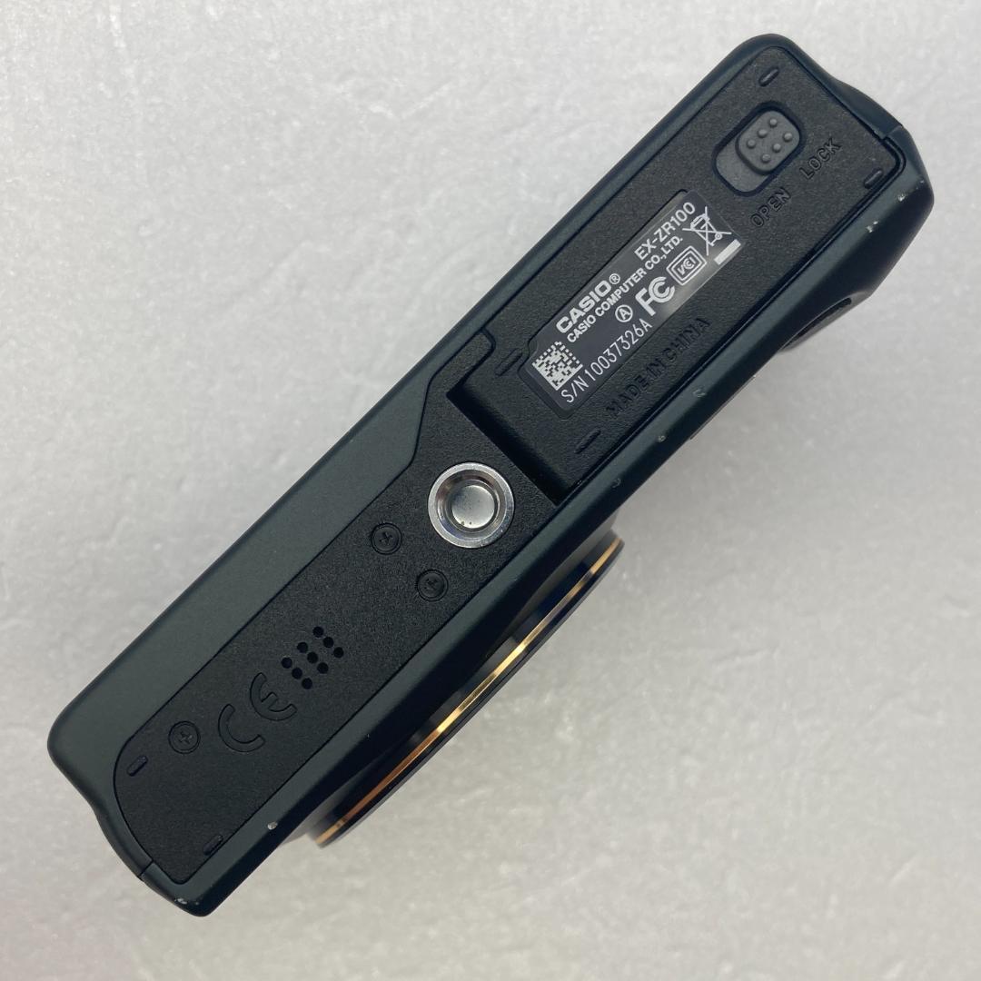 デジタルカメラ CASIO EXILIM EX-ZR100