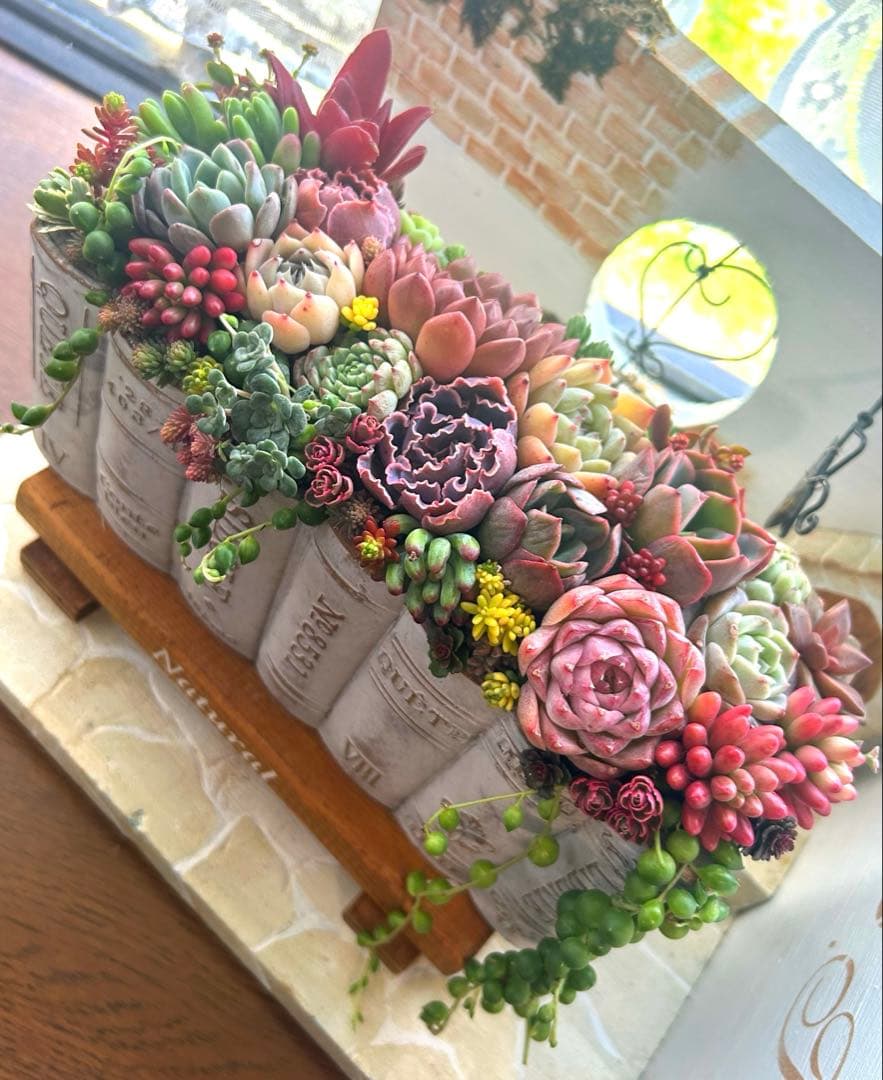 t*i様 ・:*多肉植物そのまま飾れる・:*洋書ブックプランターアイボリー大きめ