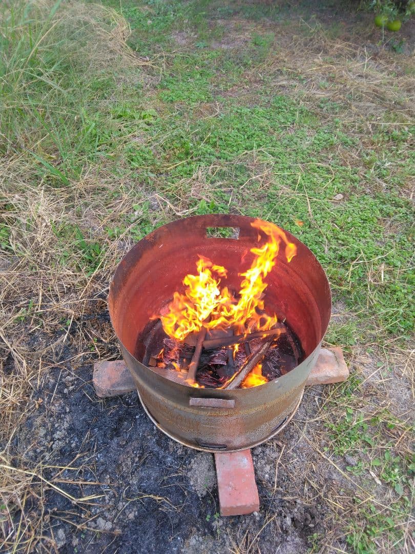 ドラム缶　焼却炉　たき火　キャンプファイアー