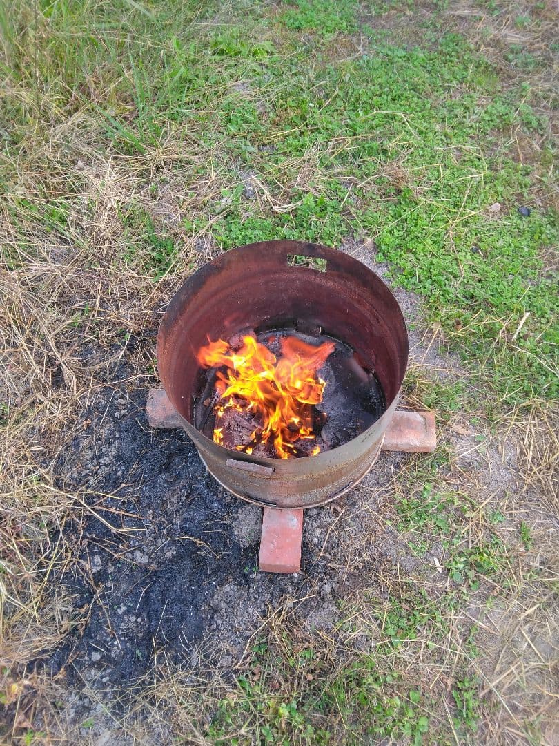 ドラム缶　焼却炉　たき火　キャンプファイアー