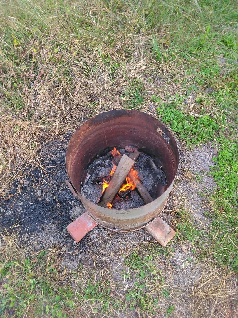 ドラム缶　焼却炉　たき火　キャンプファイアー