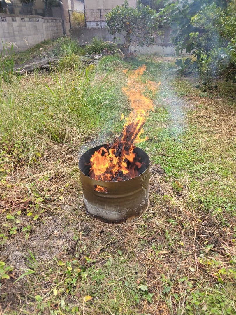 ドラム缶　焼却炉　たき火　キャンプファイアー