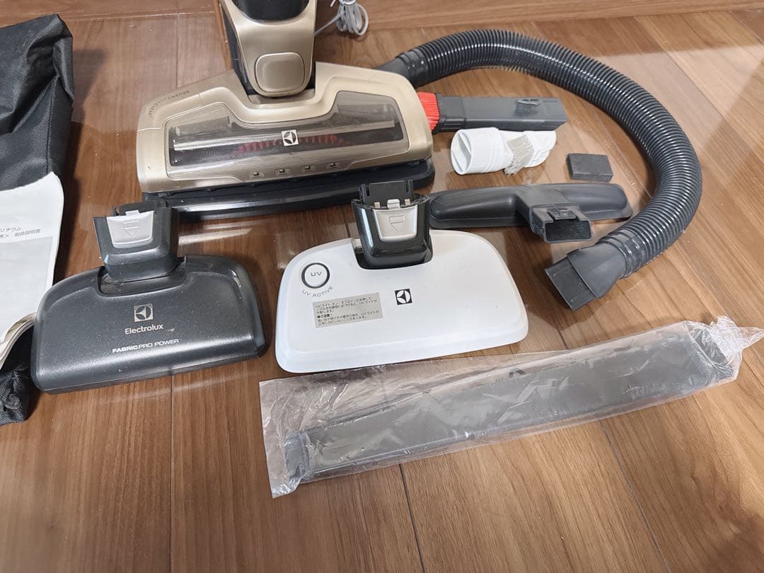 【中古品】Electrolux スティッククリーナー ゴールド ブラック