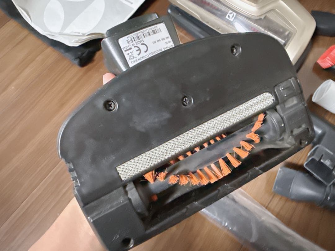 【中古品】Electrolux スティッククリーナー ゴールド ブラック