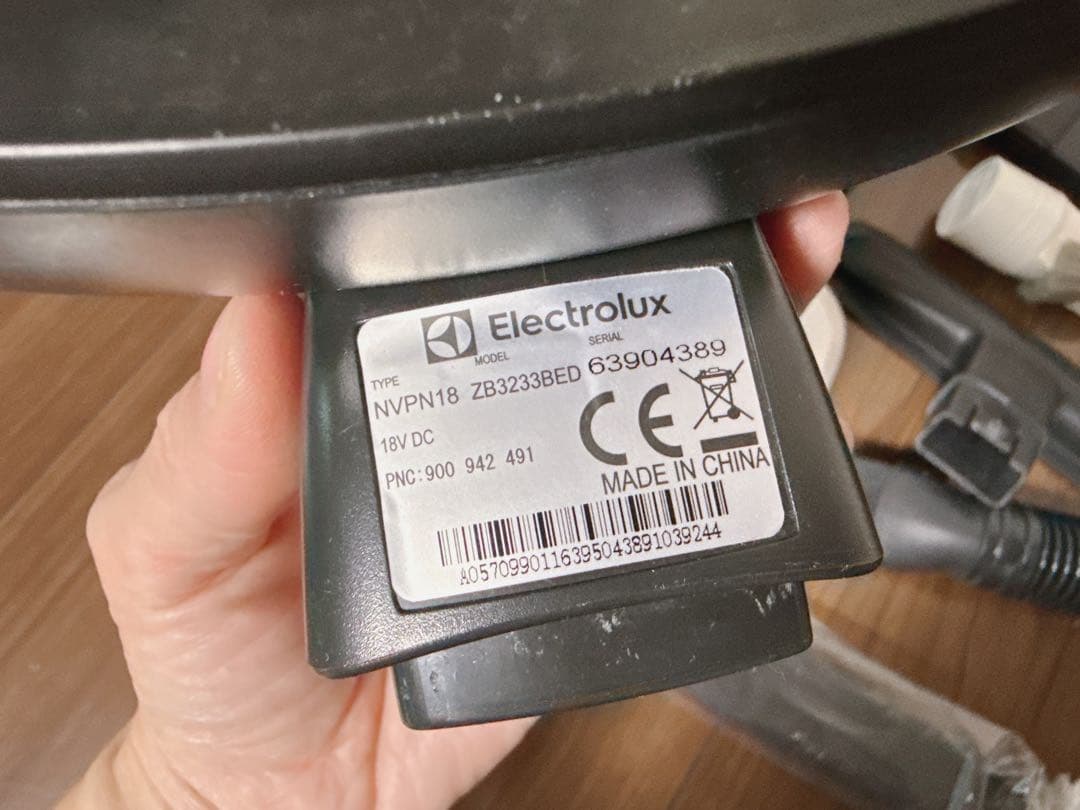 【中古品】Electrolux スティッククリーナー ゴールド ブラック