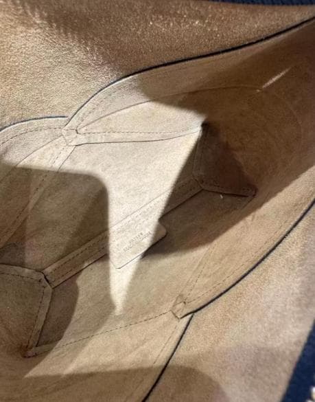 LOE~WE ブラックレザー クロスボディバッグ~