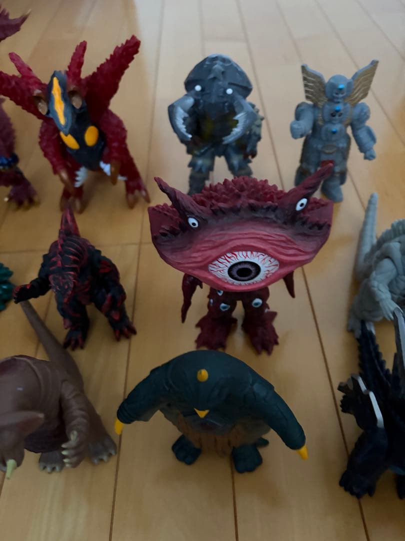 ウルトラマン　ウルトラ怪獣フィギュア　約100体　エッグ3体