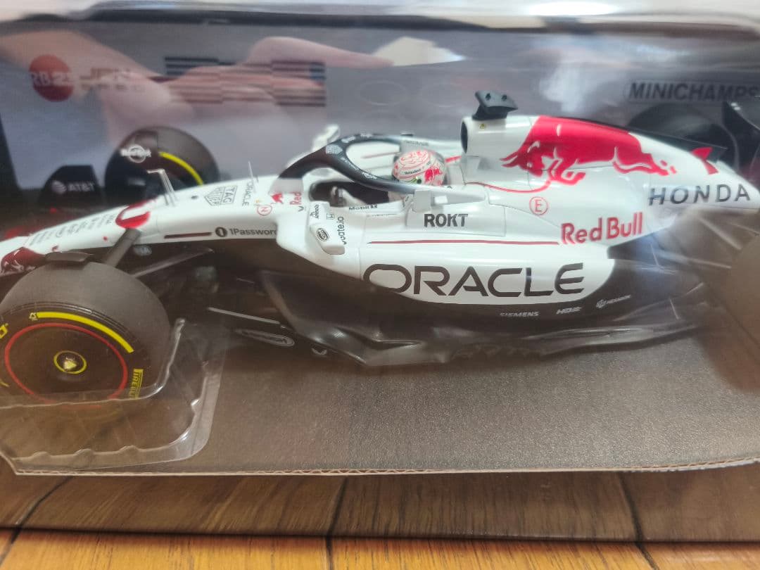 自動車 MINICHAMPS MAX VERSTAPPEN RB21 1/18