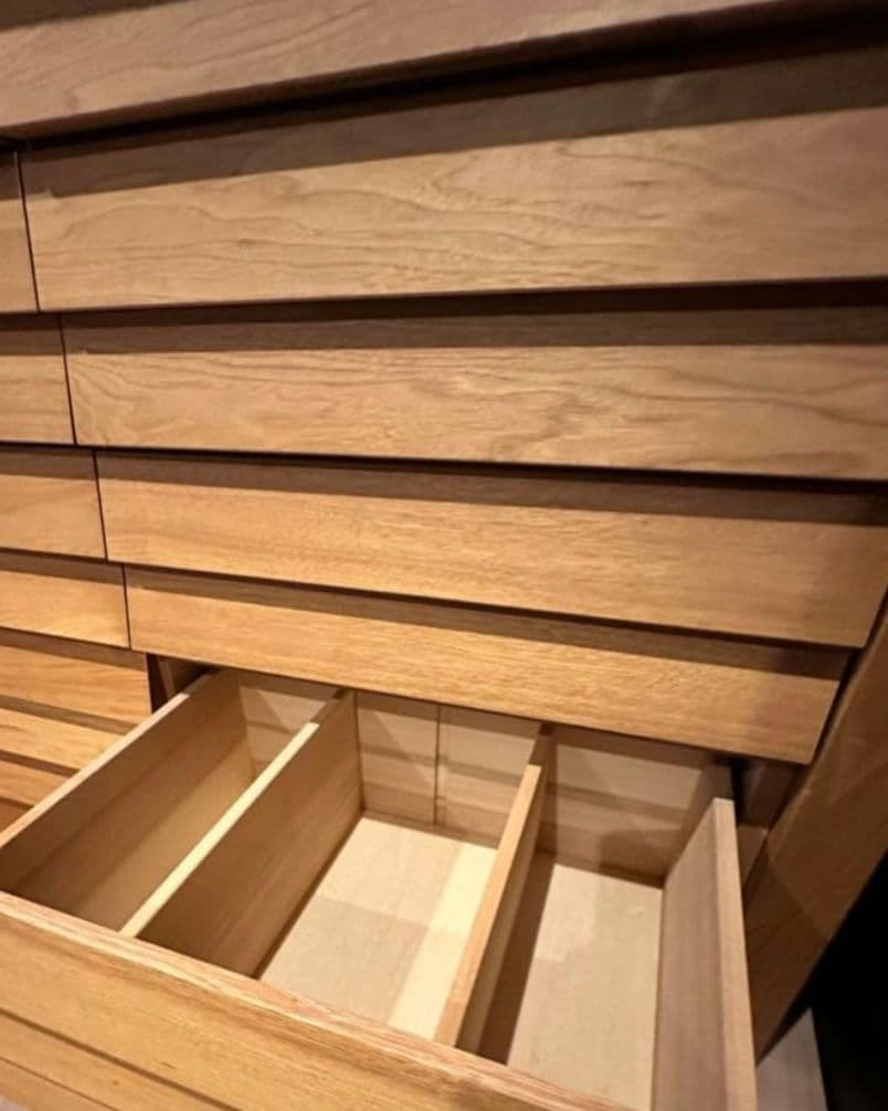 木製食器棚 引き戸扉付き