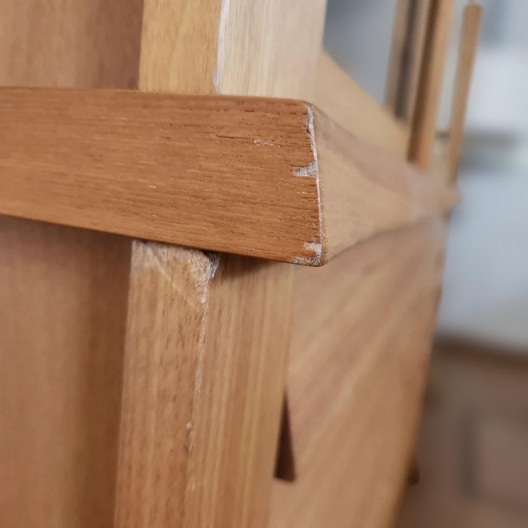 木製食器棚 引き戸扉付き