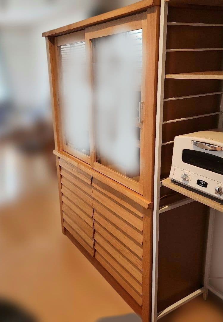 木製食器棚 引き戸扉付き