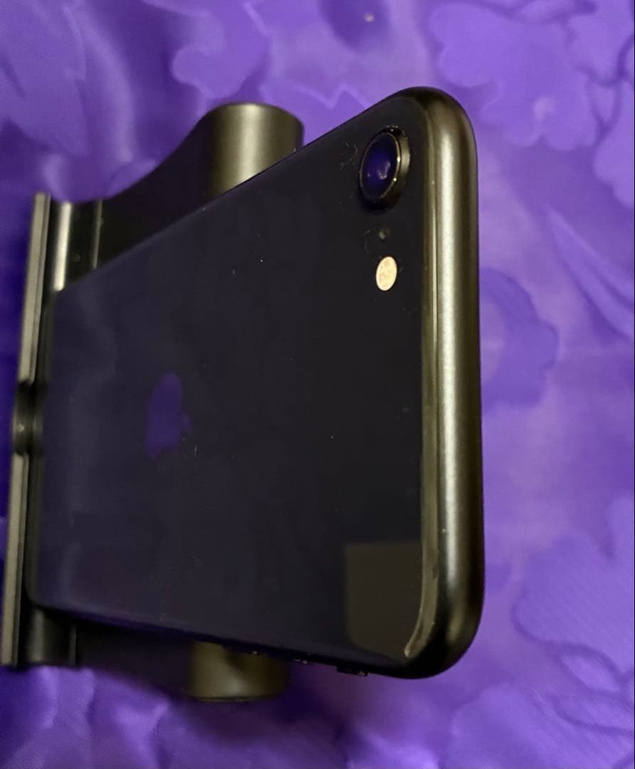 Apple iPhone SE(第二世代) SIMフリー　　　　　付属品未使用