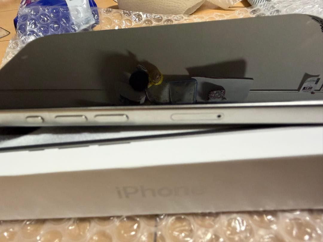 Apple iPhone15 pro ホワイトチタニウム　極美品　おまけ付き
