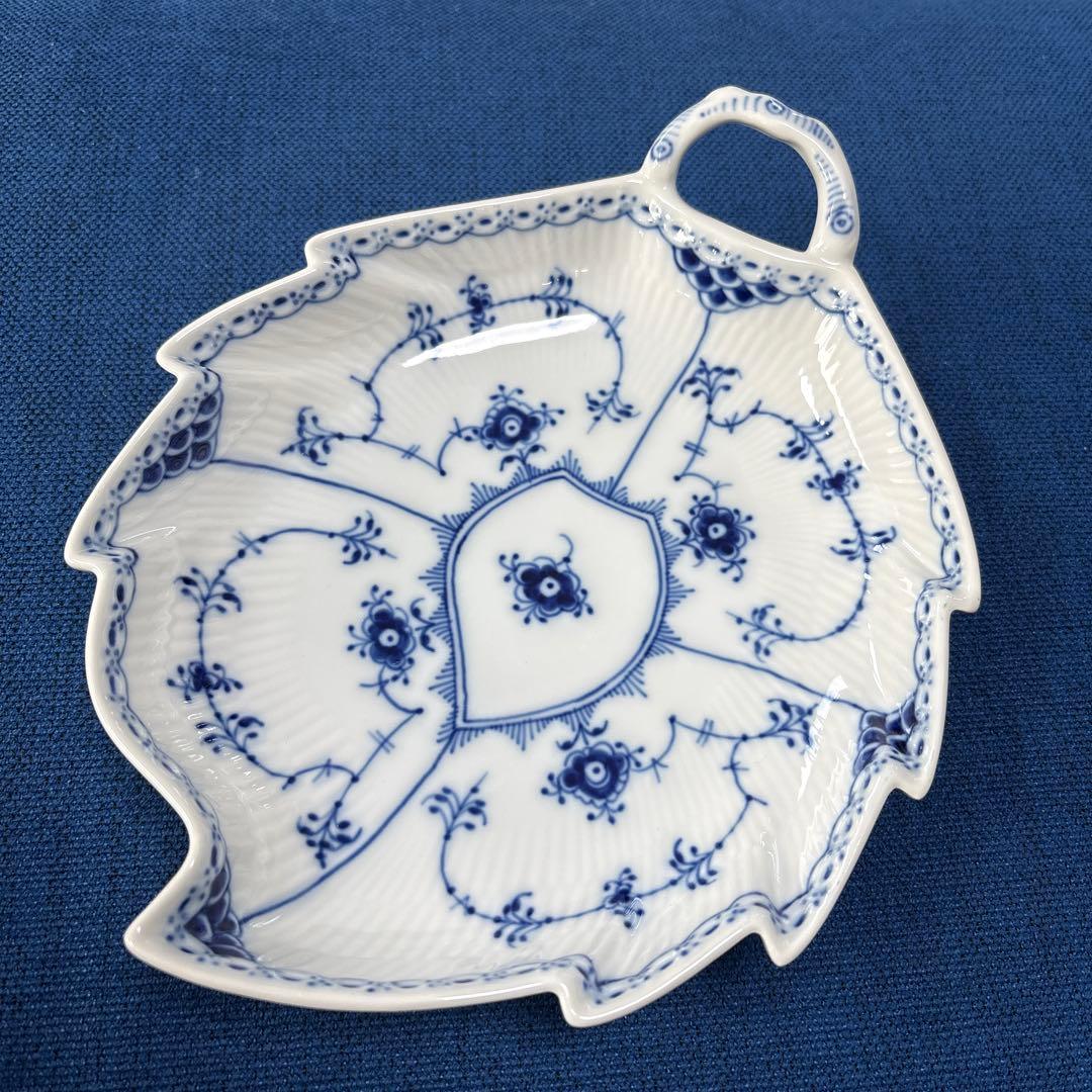 ロイヤルコペンハーゲン ブルーフルーテッド ハーフレース リーフ ディッシュ