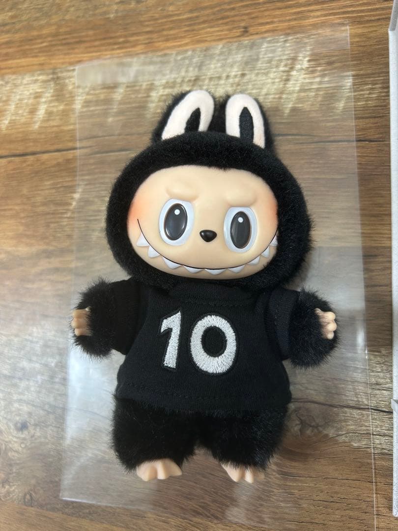 THE MONSTERS LABUBU 10周年記念展限定ぬいぐるみ