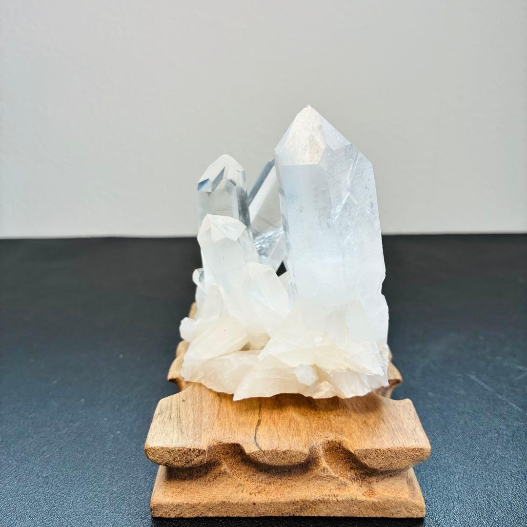 ブラジル産水晶クラスター｜312g｜木製台座付き・存在感抜群の浄化ストーン