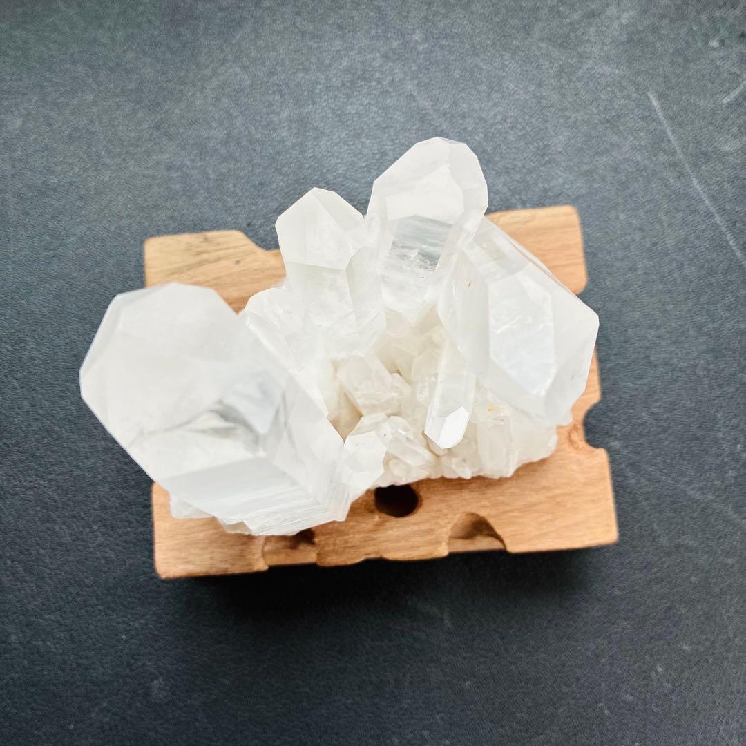 ブラジル産水晶クラスター｜312g｜木製台座付き・存在感抜群の浄化ストーン
