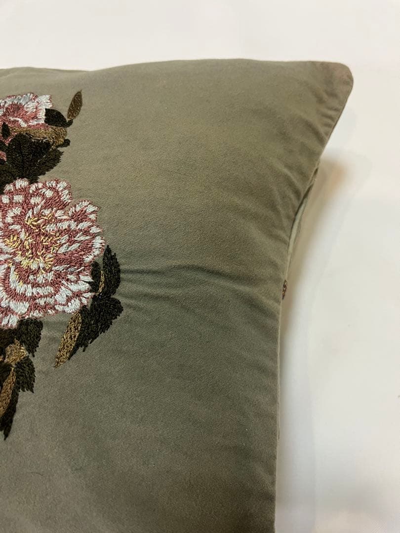 Chatav ectabit 花刺繍 グレー クッションカバー