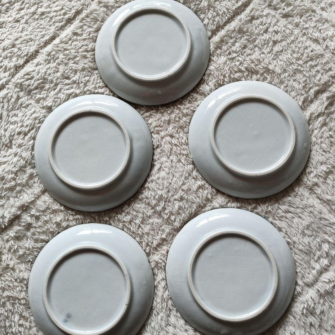 ひらめデザインの陶器回転皿と小皿