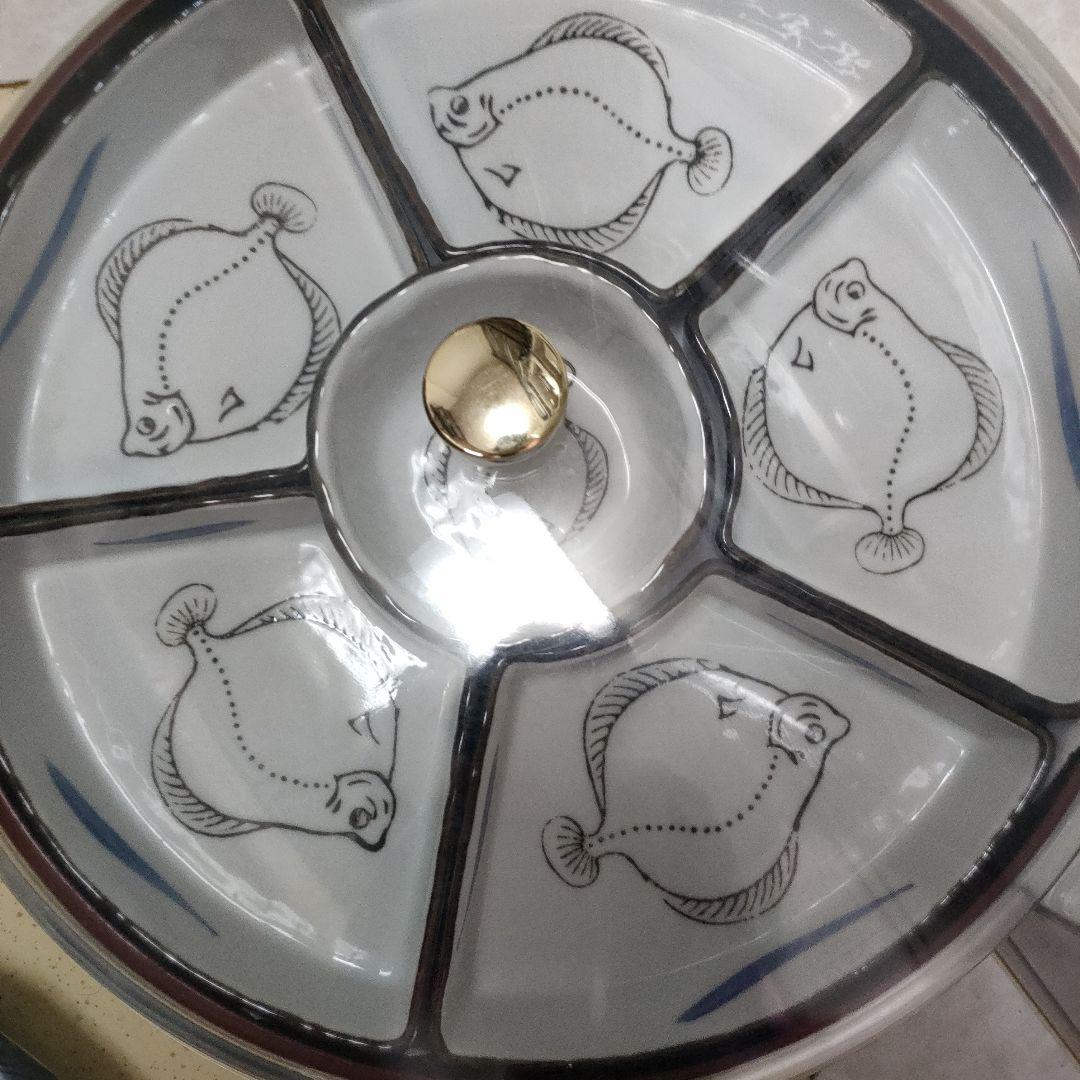 ひらめデザインの陶器回転皿と小皿