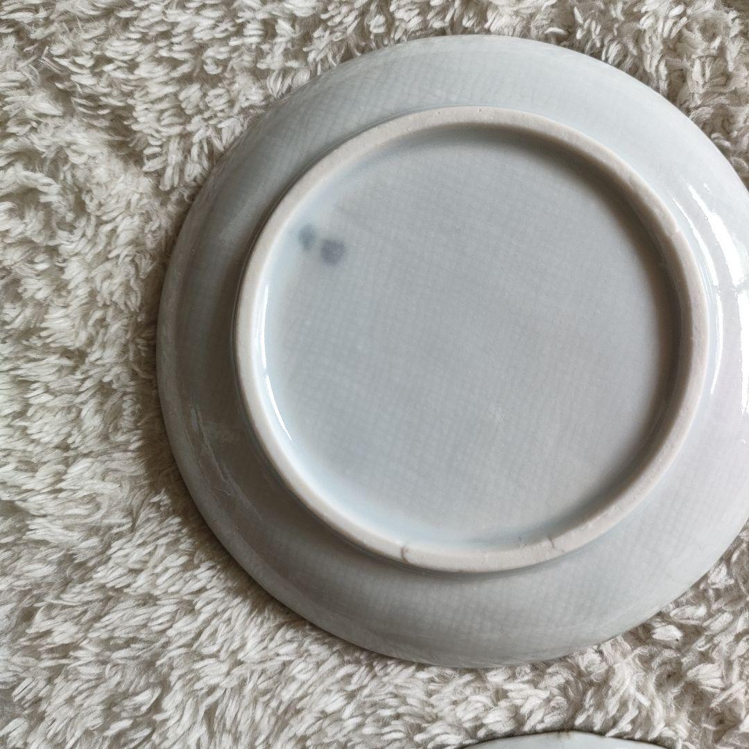 ひらめデザインの陶器回転皿と小皿