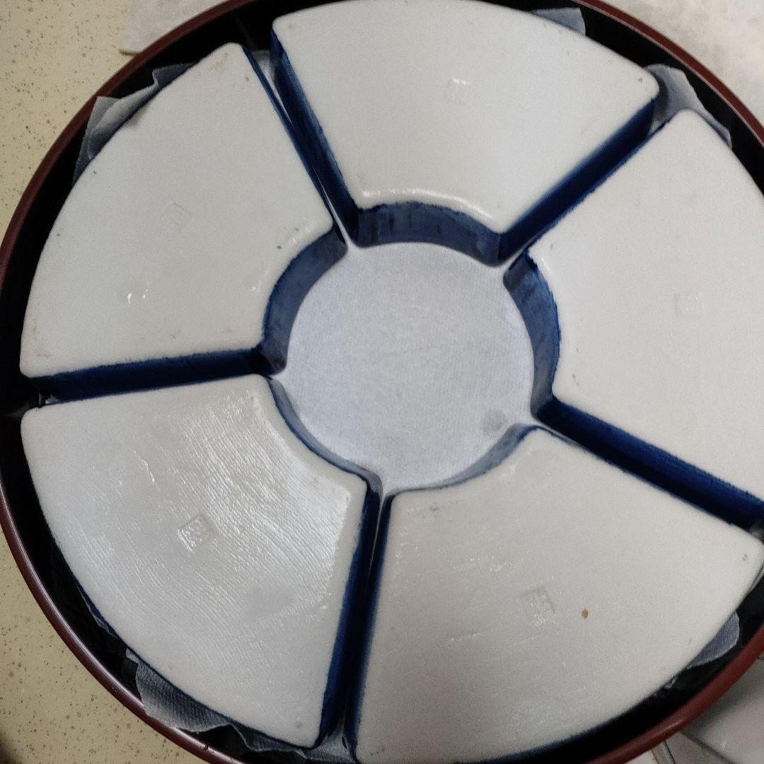 ひらめデザインの陶器回転皿と小皿