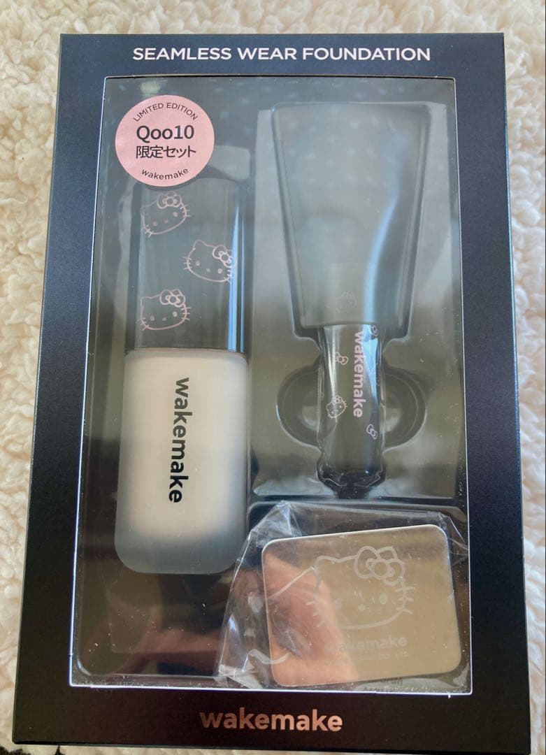 限定品ウェイクメイクHELLO KITTY BLACK EDITIONポーチ付き