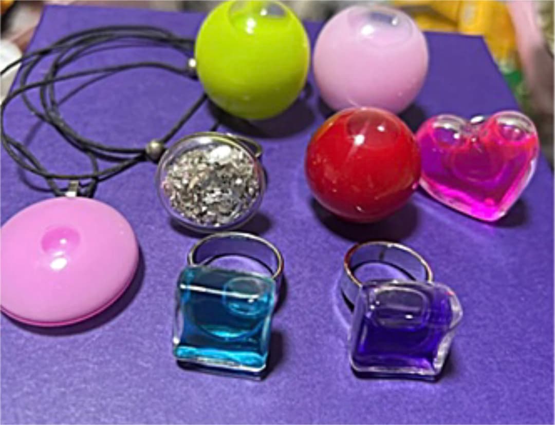 ピローヌ　プチコキャン　ガラスリング7点　ネックレス1点　合計8点セット