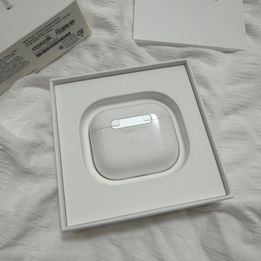 AirPods第3世代本体 ホワイト 充電ケース付き