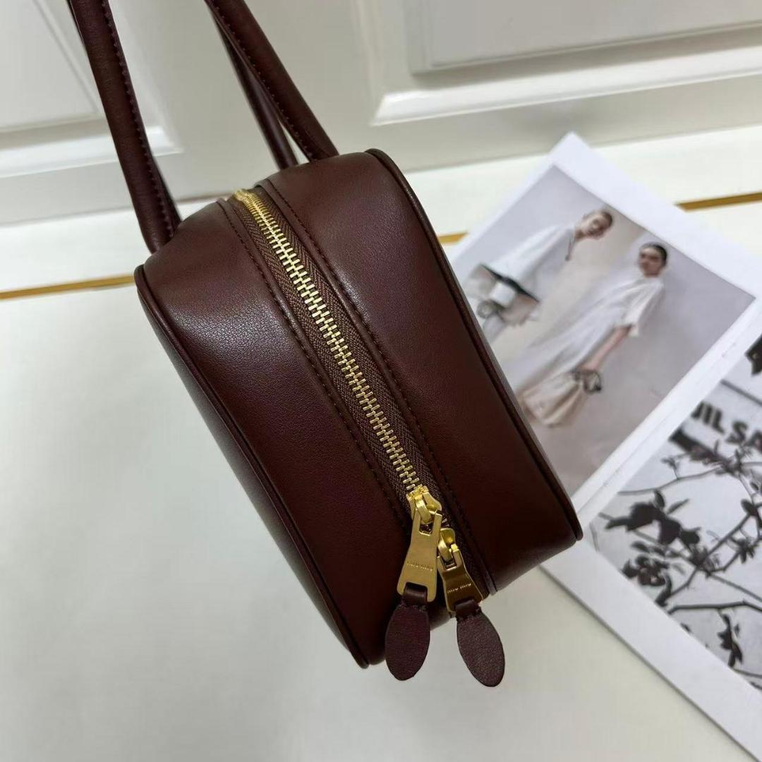 miumiu ブラウン ボストンバッグ ロゴ入り