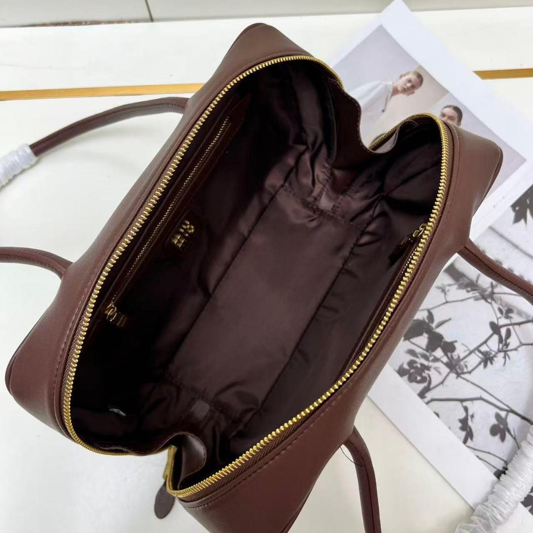 miumiu ブラウン ボストンバッグ ロゴ入り