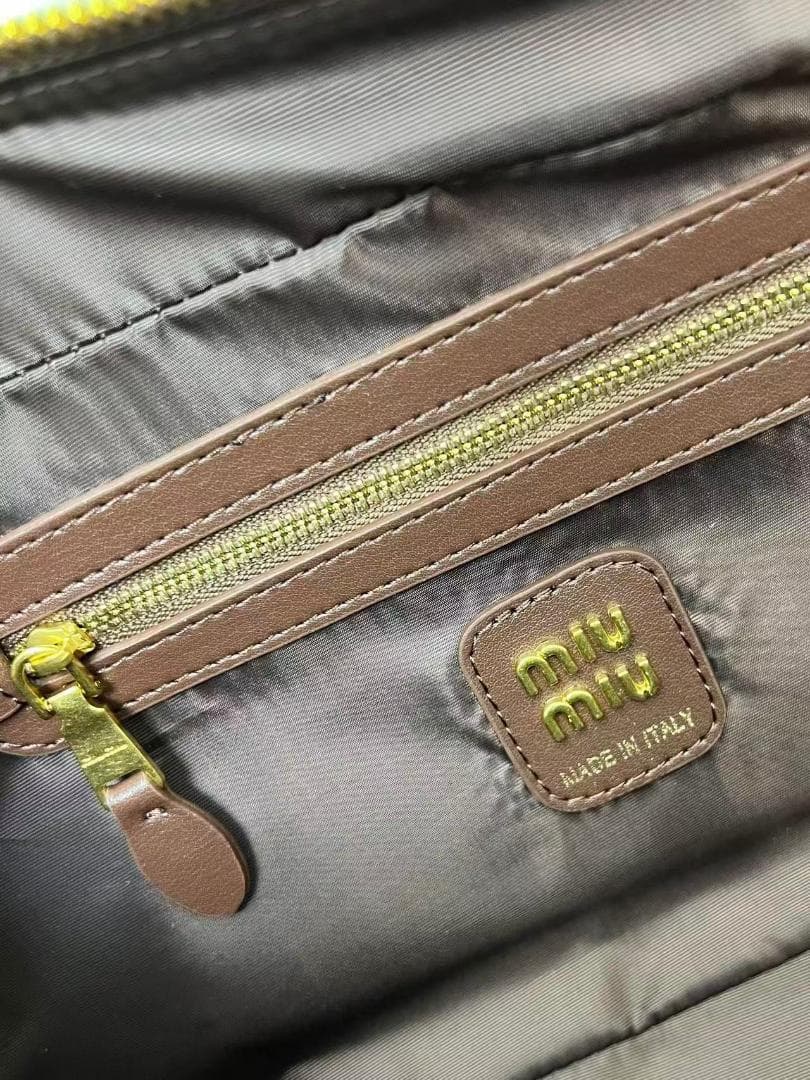 miumiu ブラウン ボストンバッグ ロゴ入り