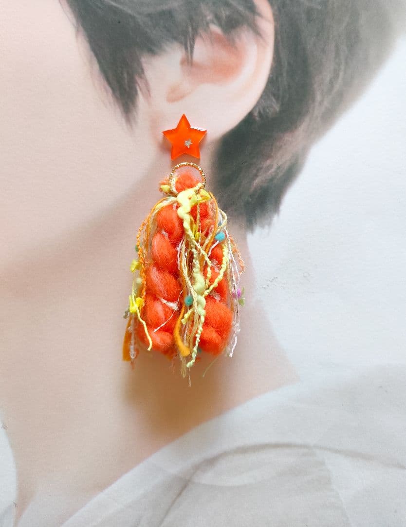 取引中　2way*オレンジともこもこのタッセルのピアス/イヤリング