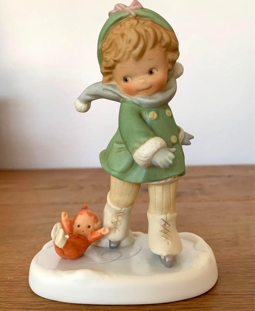 マーベルルーシーアトウェル　陶器人形　一緒にスケートしない？　数量限定