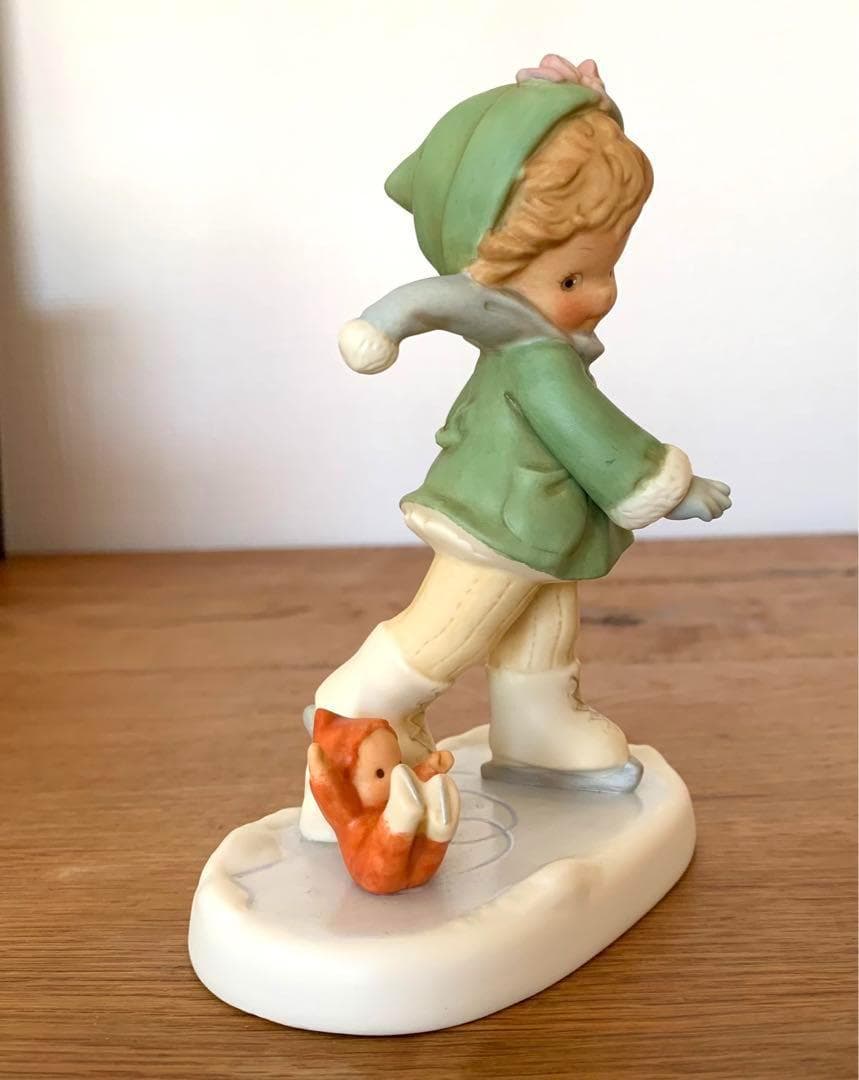 マーベルルーシーアトウェル　陶器人形　一緒にスケートしない？　数量限定