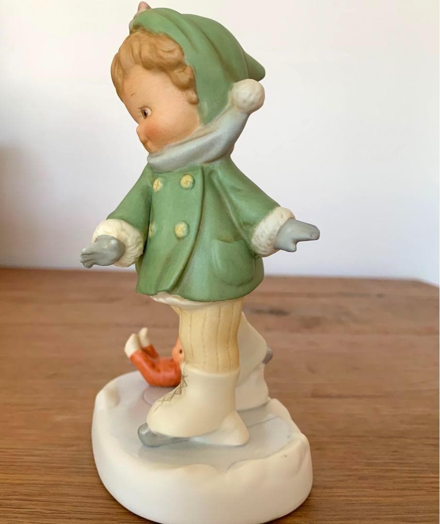 マーベルルーシーアトウェル　陶器人形　一緒にスケートしない？　数量限定