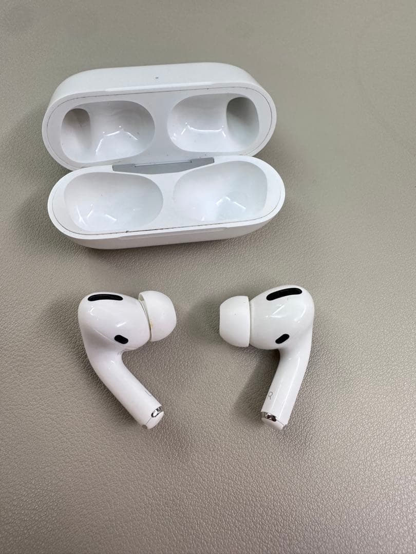 AppleAirPods Pro 本体 充電ケース付き ホワイト 動作確認済み