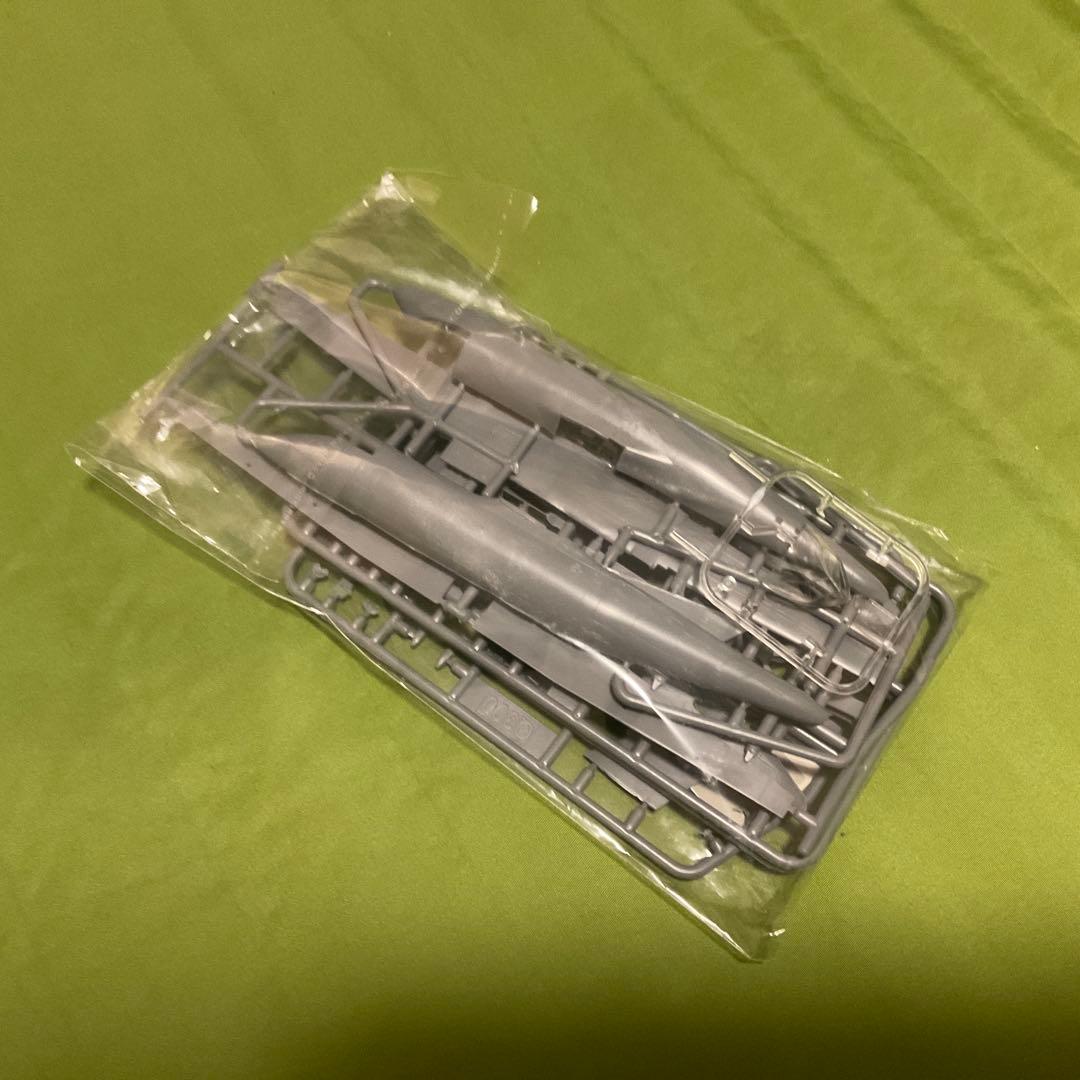 dhc8-q200 プラモデル 1/144 旅客機プラモデル ボンバルディア。