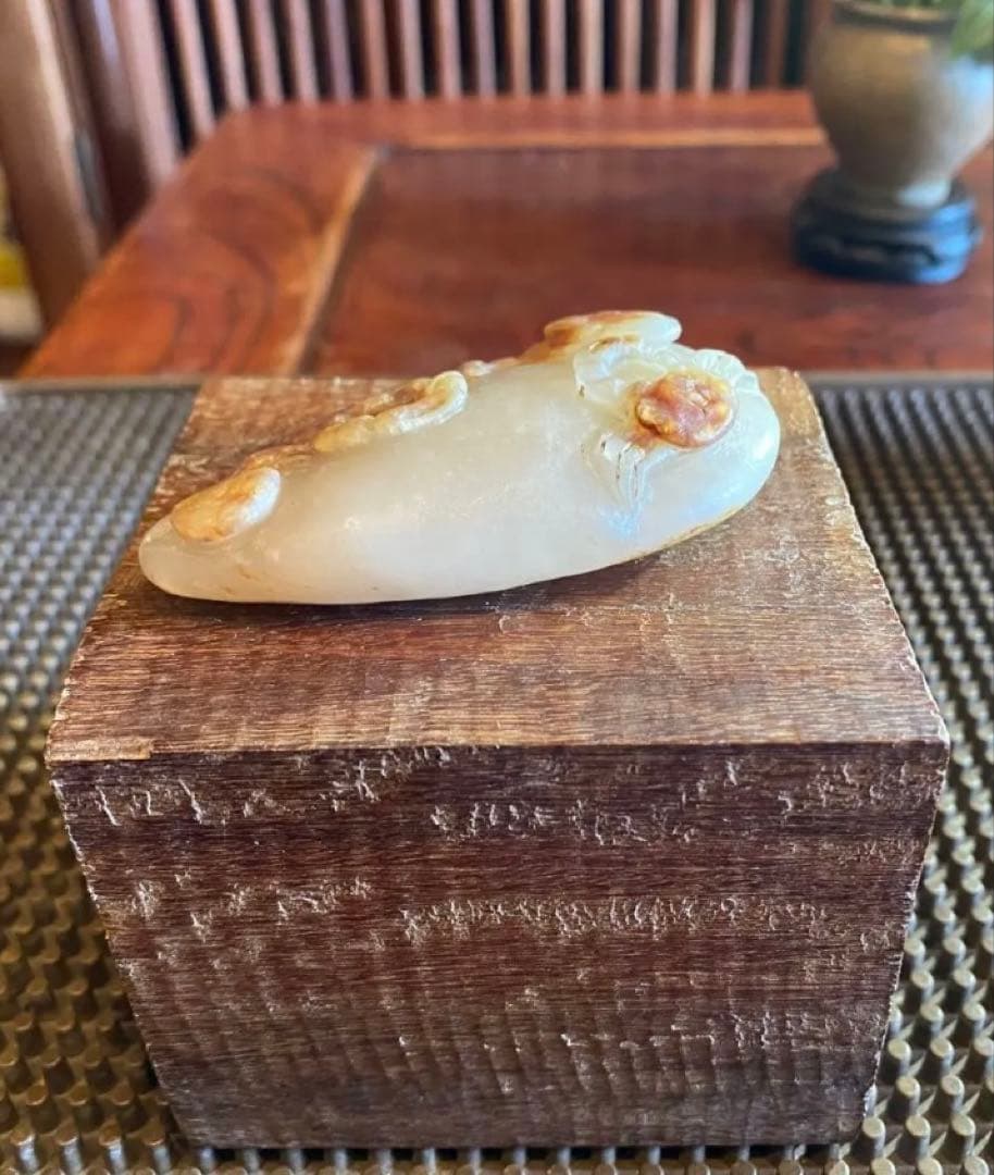 ヴィンテージ　根付/手把件・天然古和田玉　蟹・子孫・銭　鑑賞台付　２点セット