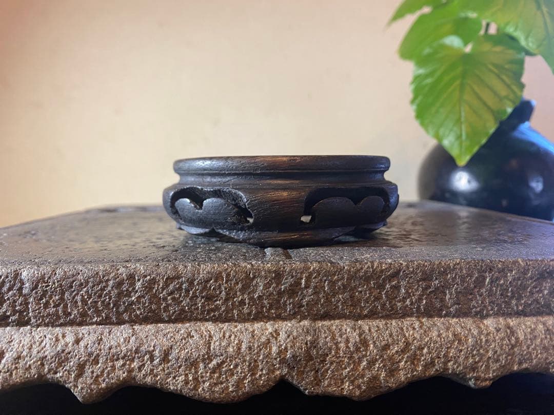 ヴィンテージ　根付/手把件・天然古和田玉　蟹・子孫・銭　鑑賞台付　２点セット