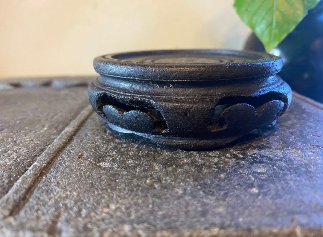 ヴィンテージ　根付/手把件・天然古和田玉　蟹・子孫・銭　鑑賞台付　２点セット