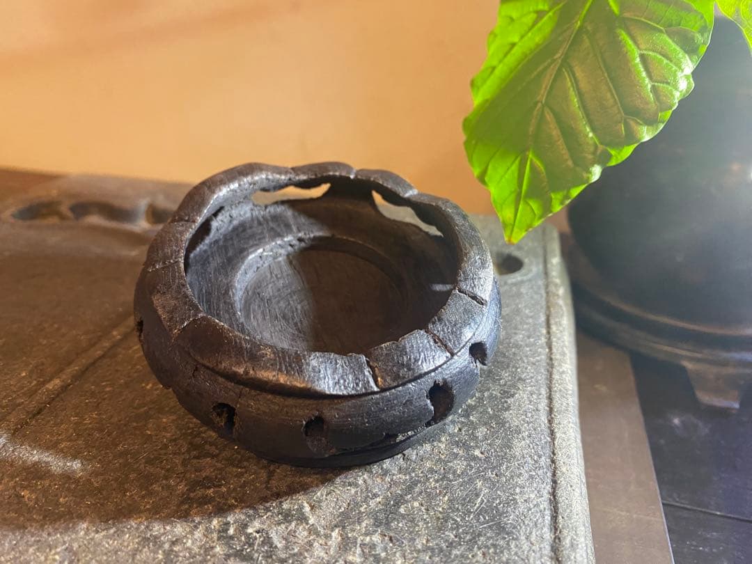 ヴィンテージ　根付/手把件・天然古和田玉　蟹・子孫・銭　鑑賞台付　２点セット