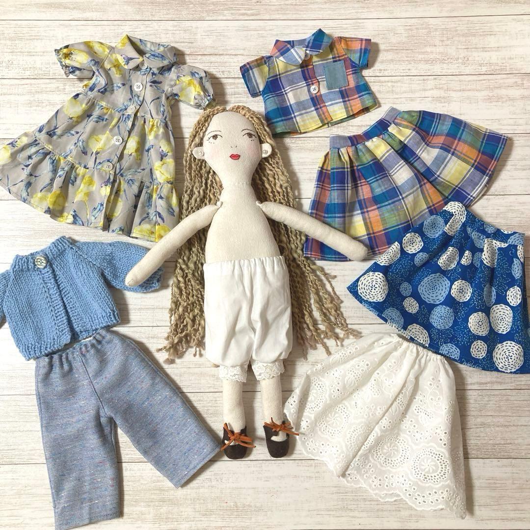 着せ替え人形とブルー系洋服セット