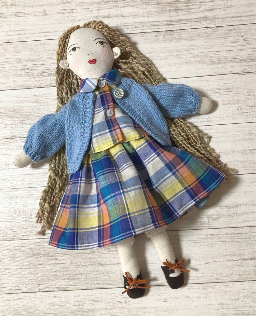 着せ替え人形とブルー系洋服セット