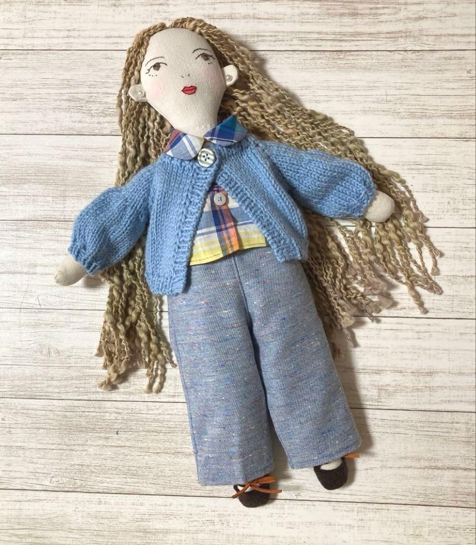 着せ替え人形とブルー系洋服セット