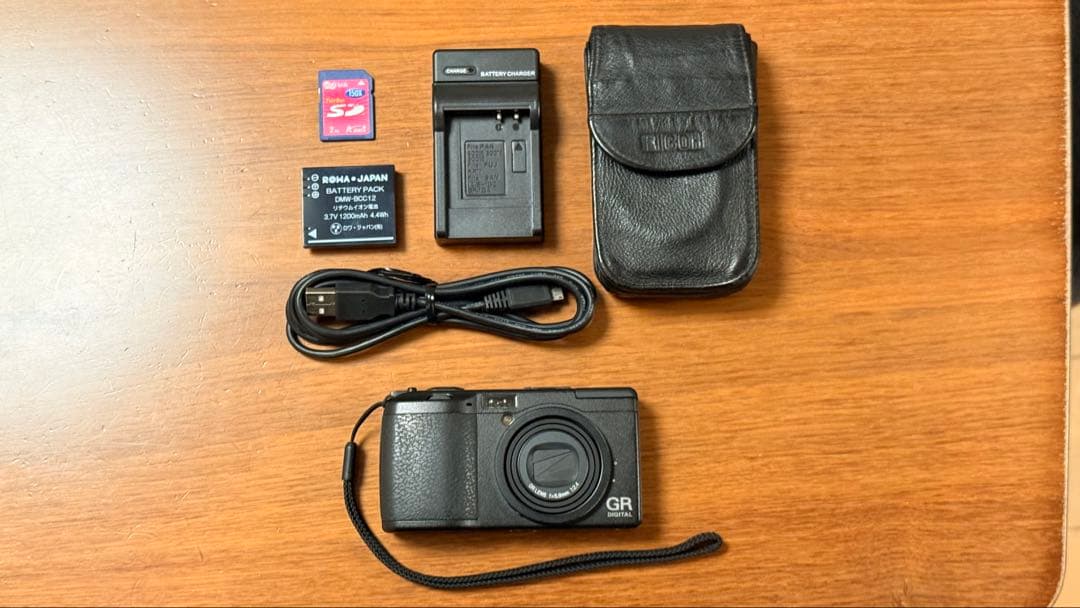 【美品】【完動品】リコーGR DIGITAL 純正ケース新品バッテリーSDカード