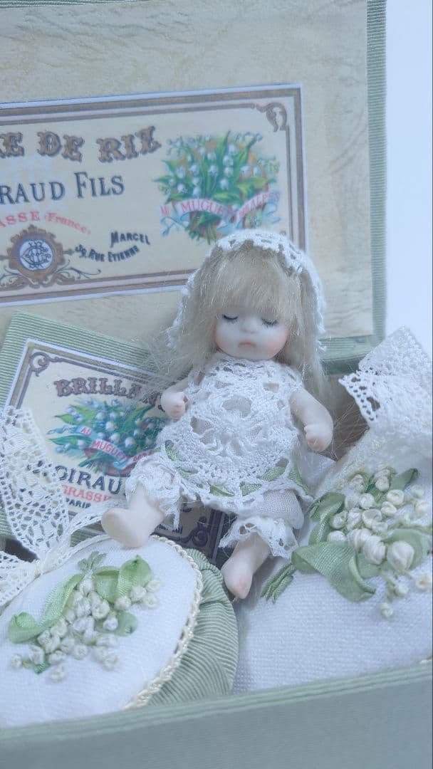 小さなbebe　8センチと　スズランのソーイングbox