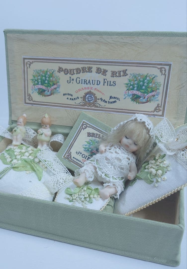 小さなbebe　8センチと　スズランのソーイングbox