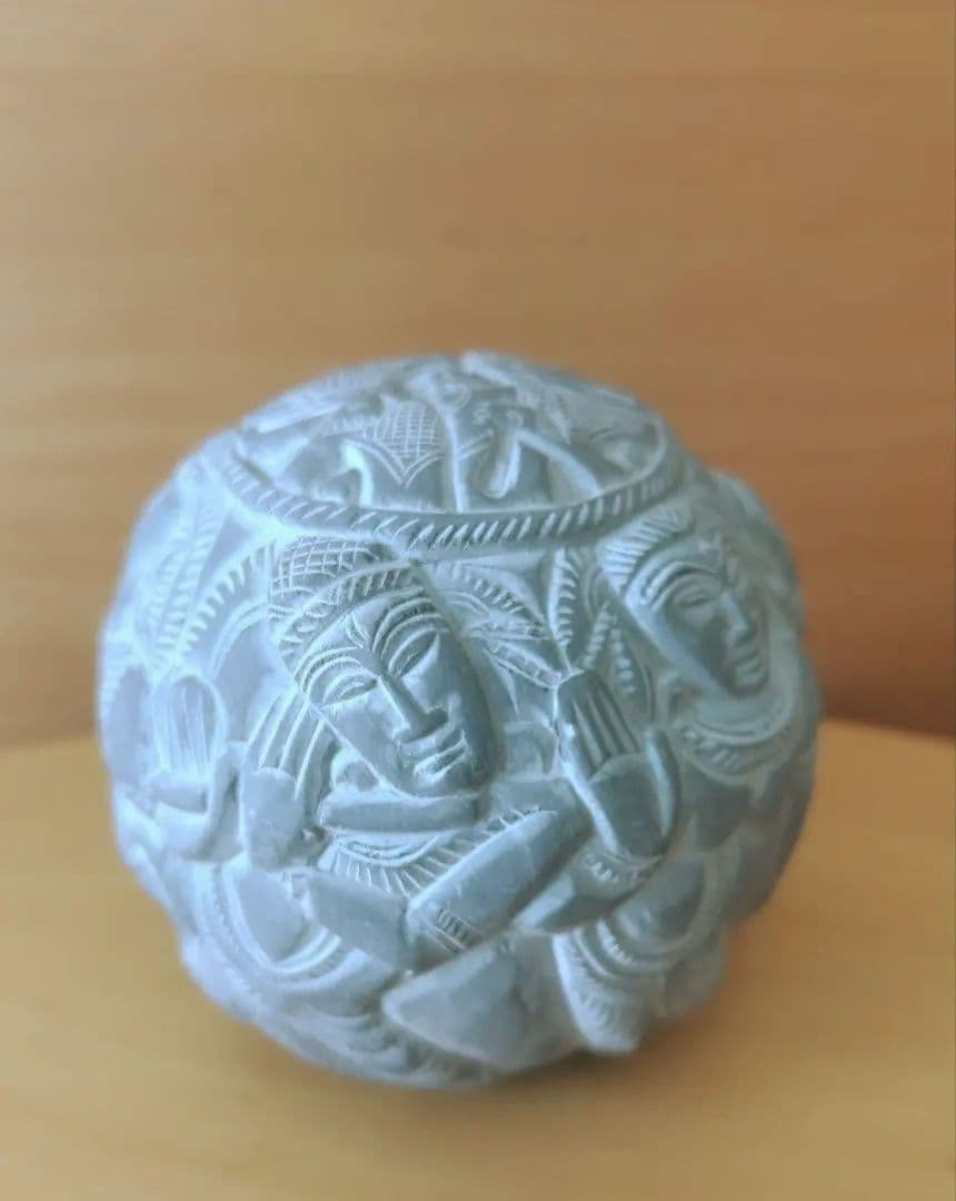 石製の彫刻置物